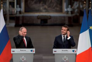 Vladimir Poutine, Emmanuel Macron - Politique Magazine