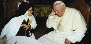 Jean-Paul II et sœur Lucie, 13 mai 2000 - Politique Magazine