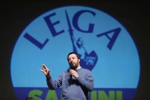 Matteo Salvini en meeting. Politique magazine