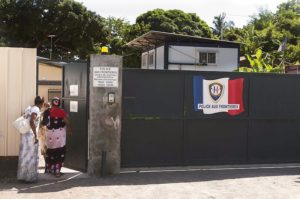 Centre de retention administratif (CRA). Île de Petite-Terre de la collectivite d’outre-mer de Mayotte. Politique magazine