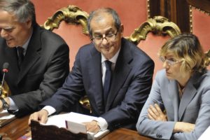 Le ministre de l'économie et des finances Giovanni Tria : l'Italie ne dénoncera pas l'euro directement, mais sa politique le remet en cause totalement.