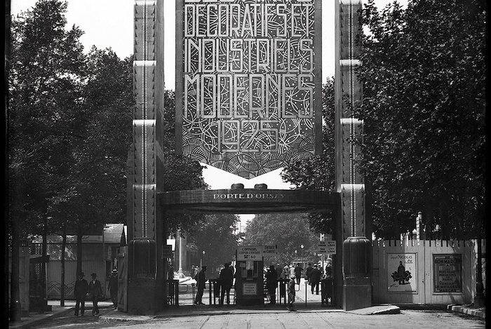 Ligne droite et ornements