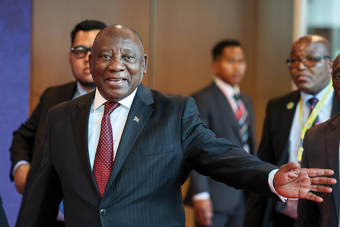 Cyril Ramaphosa et l’ombre de Mugabe : le spectre d’une réforme agraire explosive