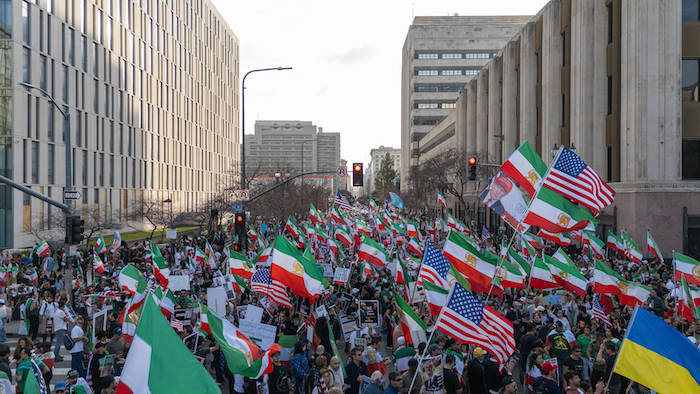 Pourquoi Israël soutient les Iraniens