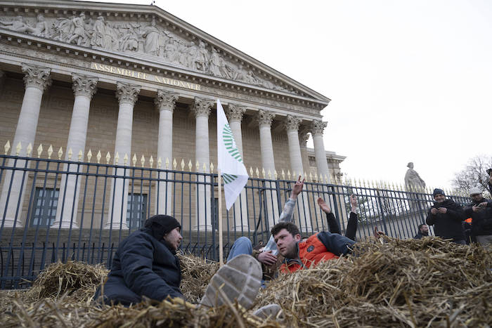Politique de la grandeur et grandeur de la politique